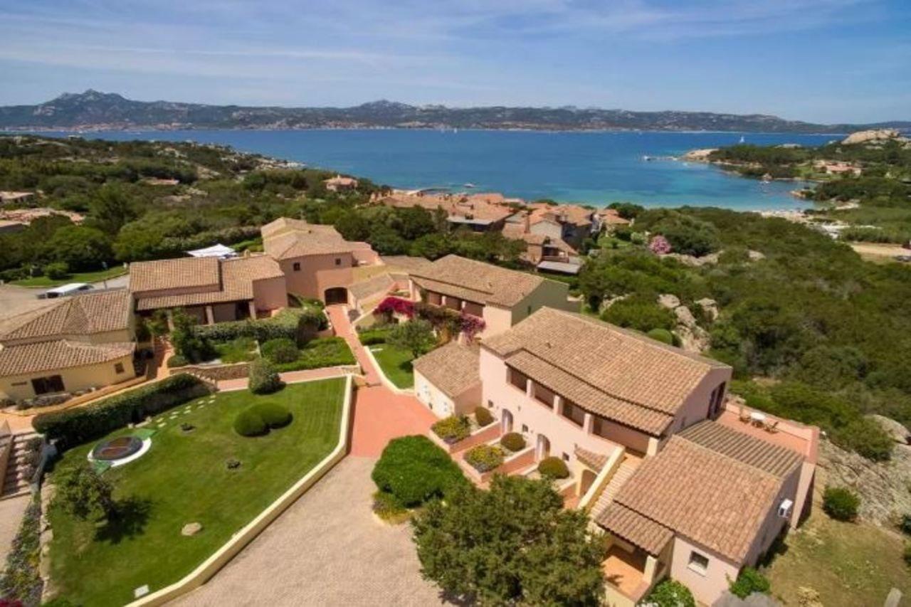 Godo Beach Hotel Baja Sardinia Exterior photo