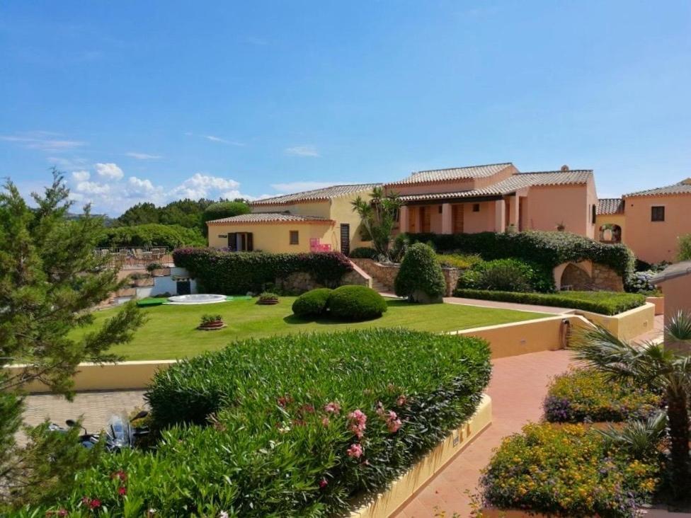 Godo Beach Hotel Baja Sardinia Exterior photo