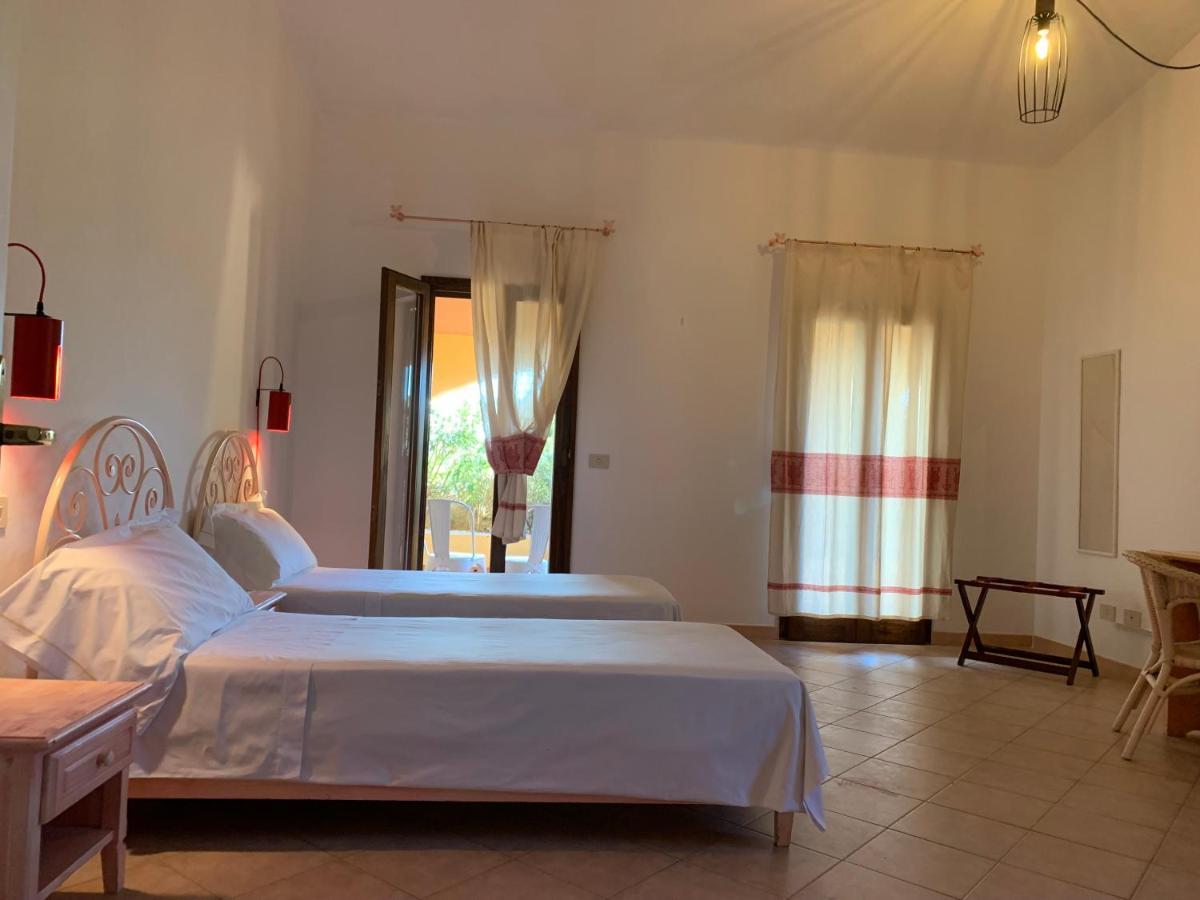 Godo Beach Hotel Baja Sardinia Exterior photo