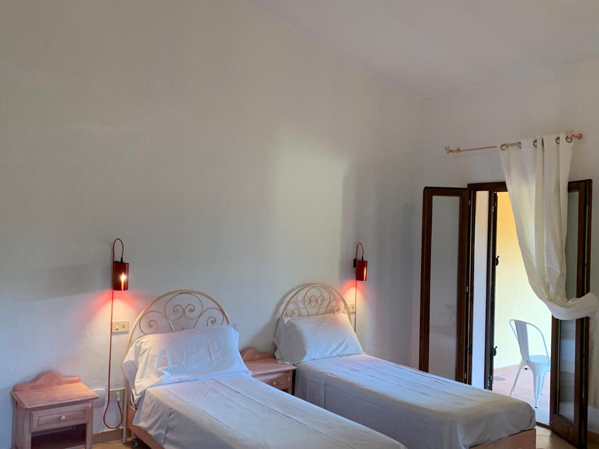 Godo Beach Hotel Baja Sardinia Exterior photo