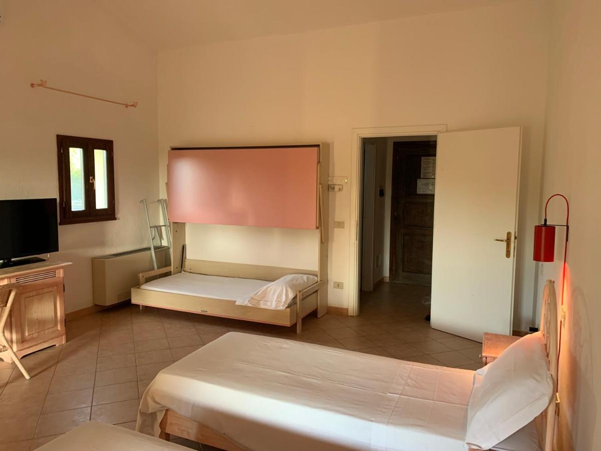 Godo Beach Hotel Baja Sardinia Exterior photo