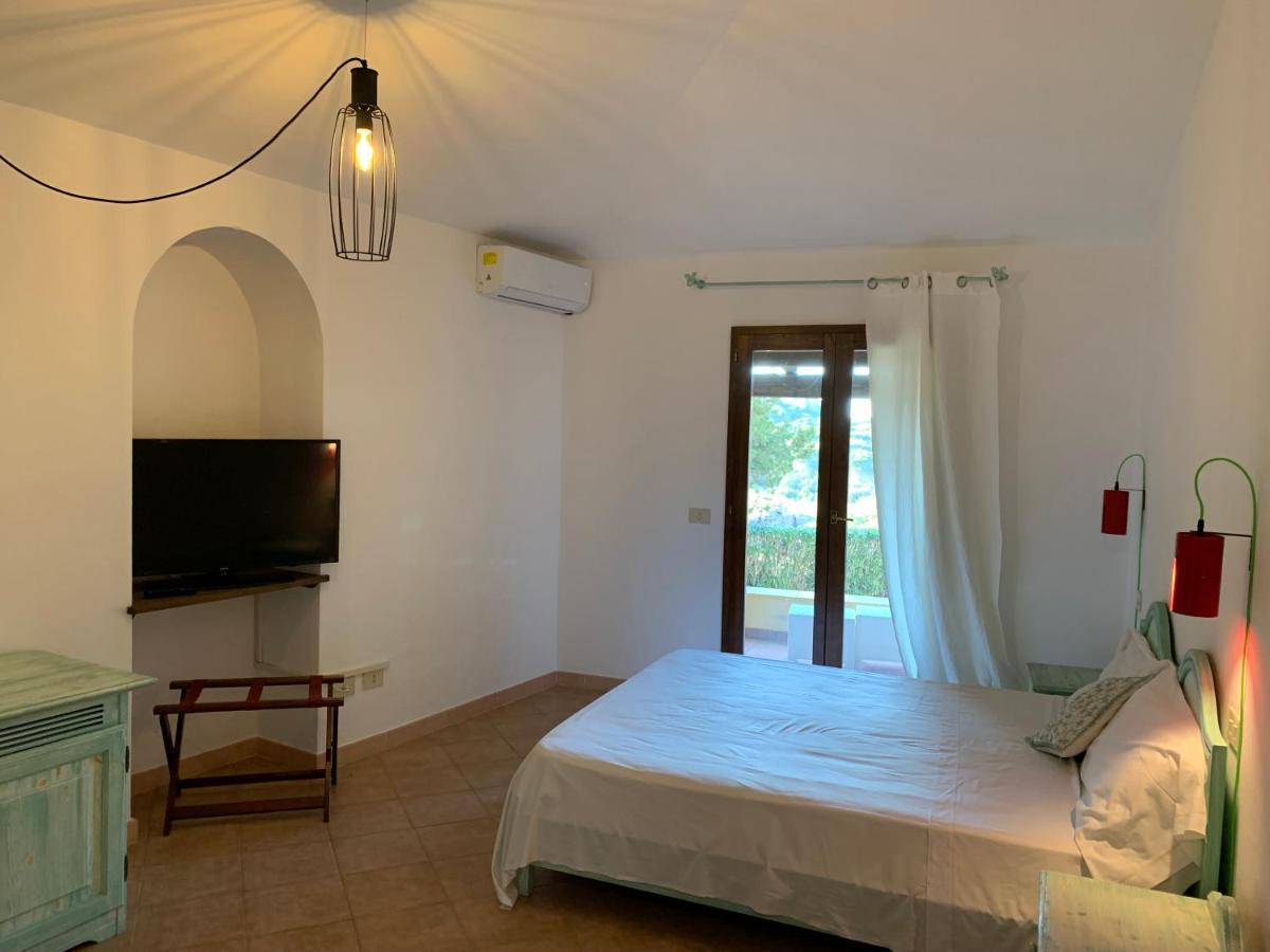 Godo Beach Hotel Baja Sardinia Exterior photo