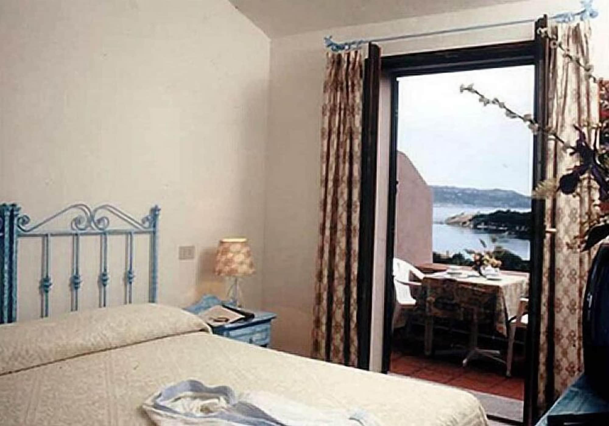 Godo Beach Hotel Baja Sardinia Exterior photo
