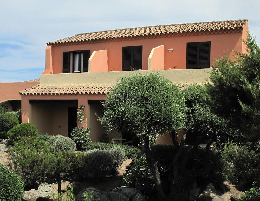Godo Beach Hotel Baja Sardinia Exterior photo