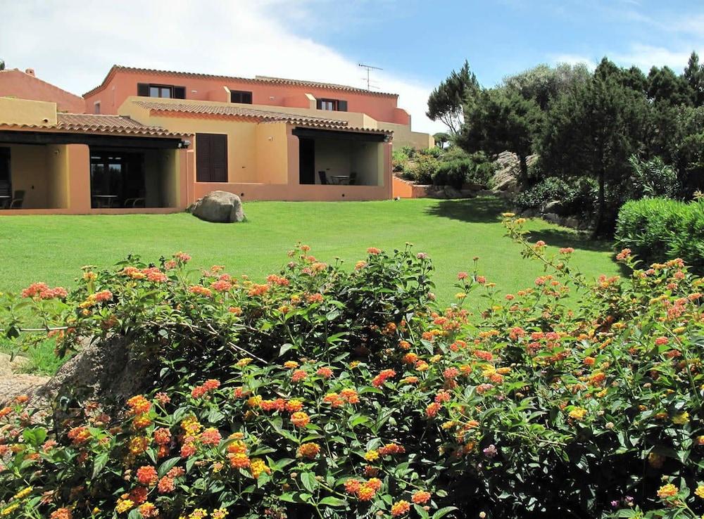 Godo Beach Hotel Baja Sardinia Exterior photo