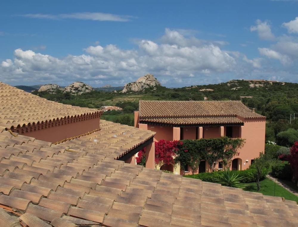 Godo Beach Hotel Baja Sardinia Exterior photo