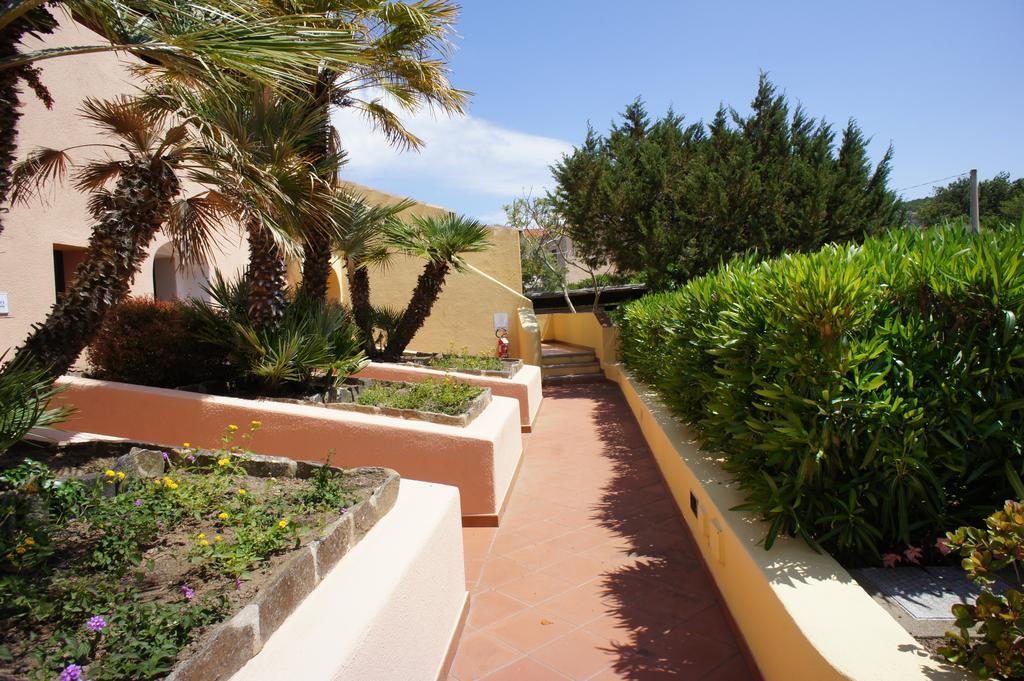Godo Beach Hotel Baja Sardinia Exterior photo